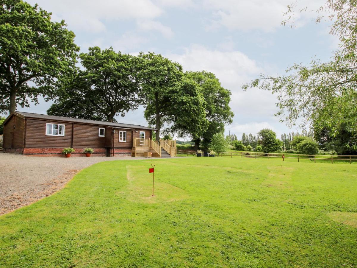 The Log Cabin Tenbury Exterior photo