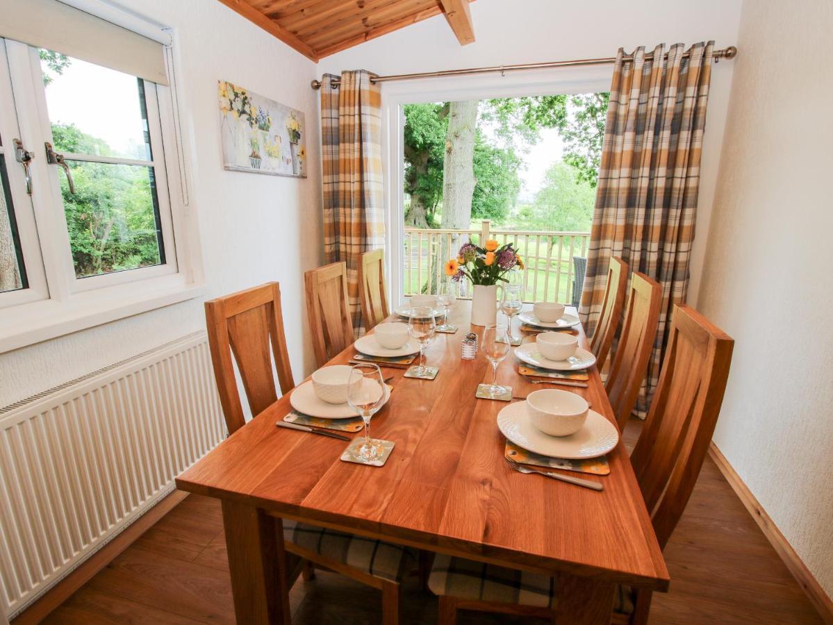 The Log Cabin Tenbury Exterior photo