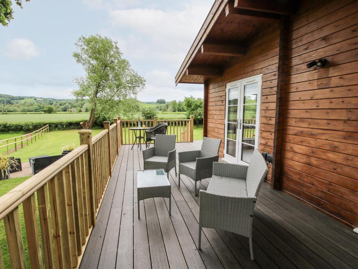 The Log Cabin Tenbury Exterior photo