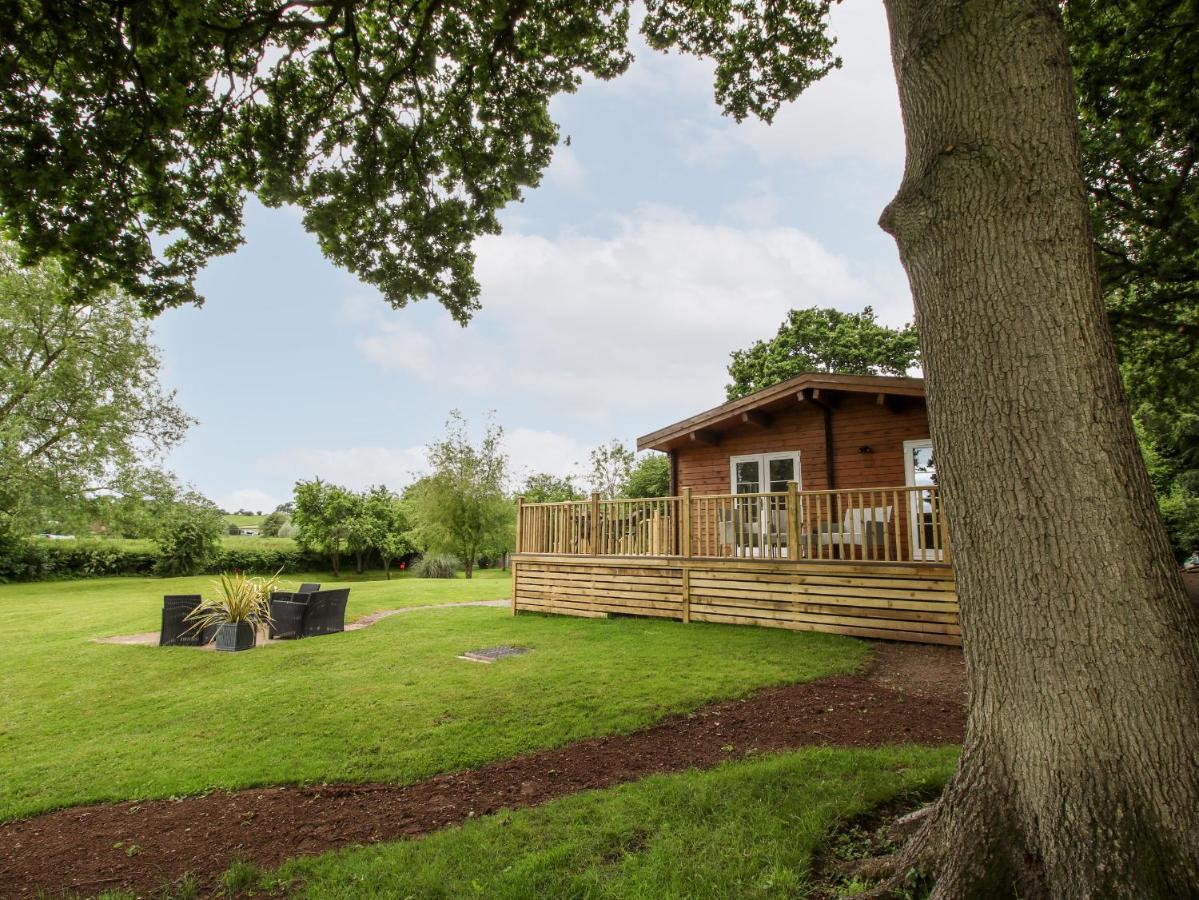 The Log Cabin Tenbury Exterior photo