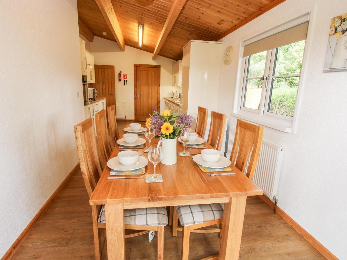 The Log Cabin Tenbury Exterior photo